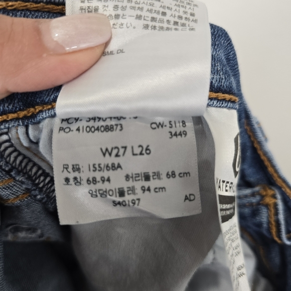 Levi's Wedgie Straight Jeans Button Fly Medium Wash Size 27 Distressed Raw Hem - Picture 9 of 9